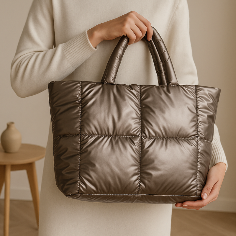 Werbebild für metallische gesteppte Tasche