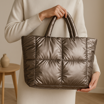 Werbebild für metallische gesteppte Tasche